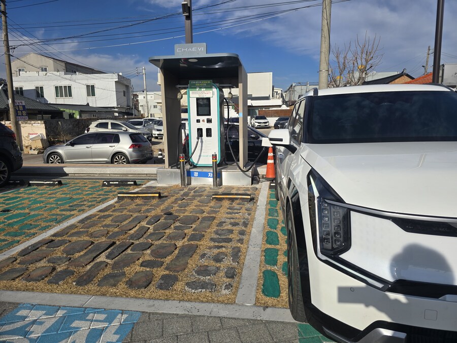 경주 대릉원에서 전기차 충전..(EV9)_4.jpg