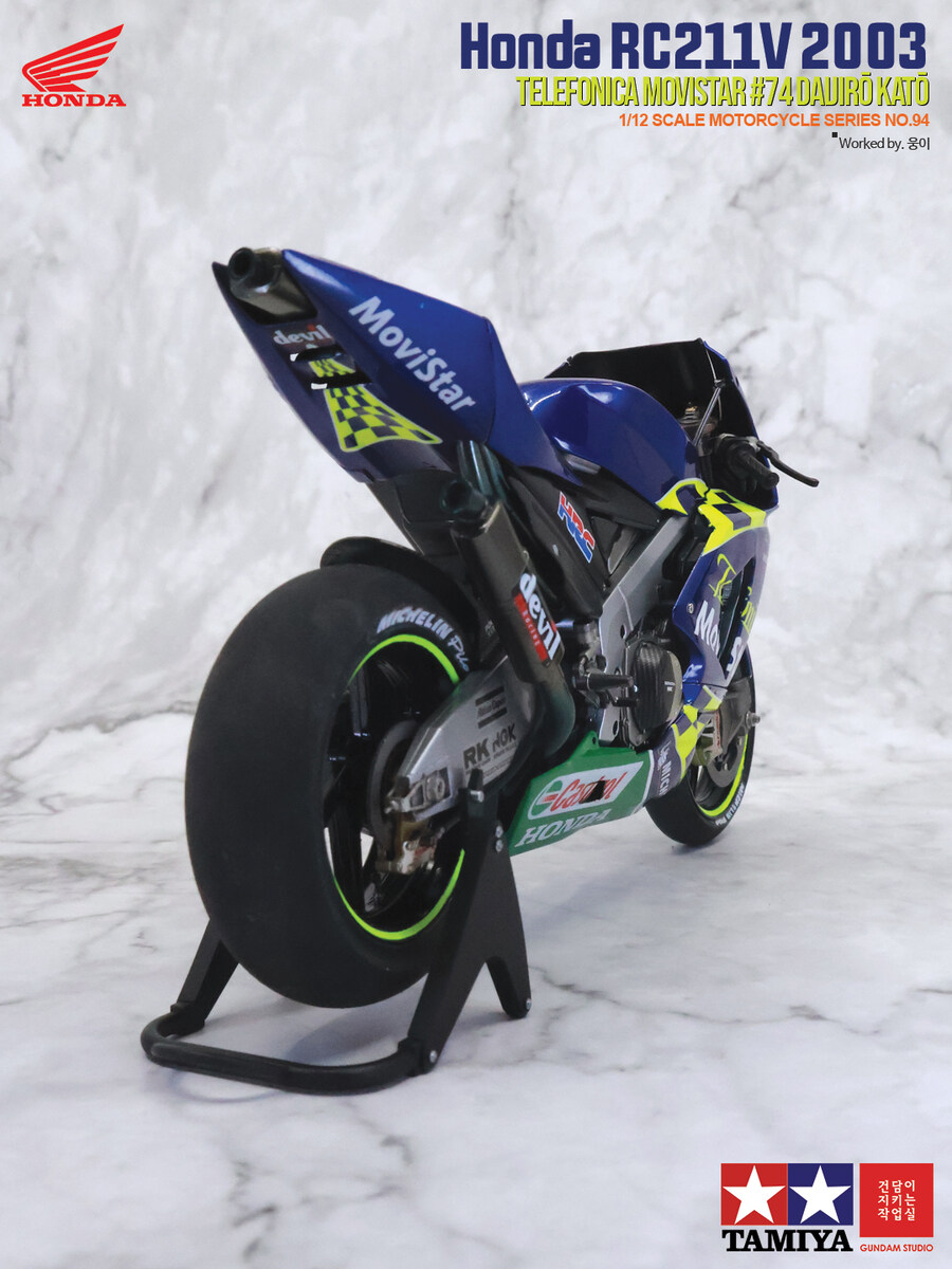 Honda RC211V 03 Telefonica Movistar #74_10.jpg