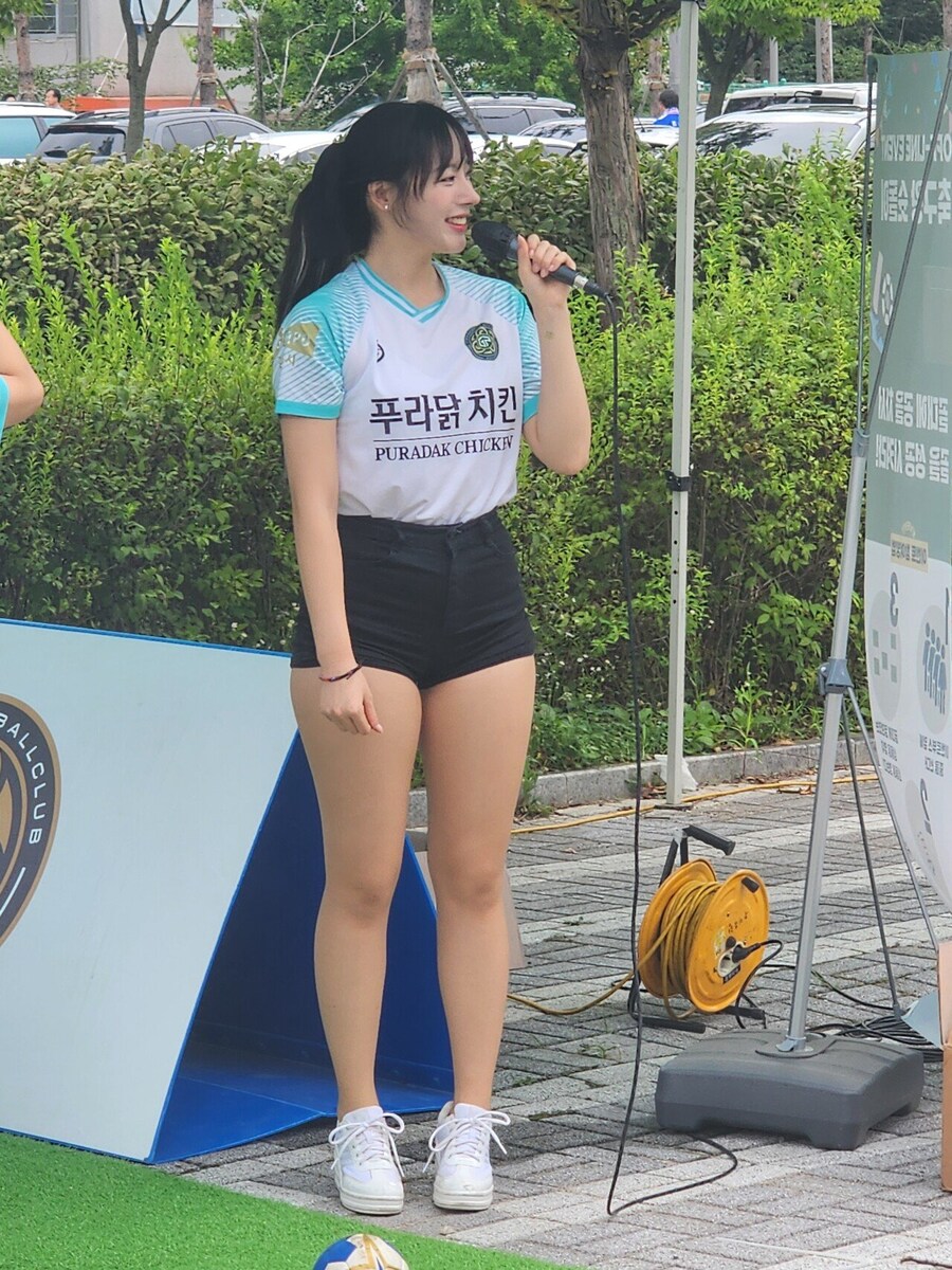 푸라닭 치킨 홍보하는 누나...jpg_4.jpg