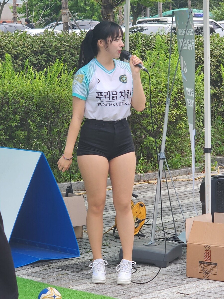 푸라닭 치킨 홍보하는 누나...jpg_7.jpg