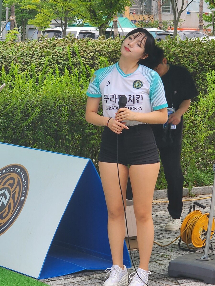 푸라닭 치킨 홍보하는 누나...jpg_8.jpg