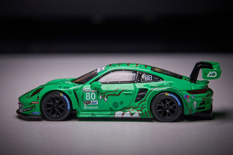 1:64 MiniGT Porsche 911 2023 IMSA_3.jpg