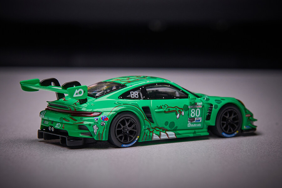 1:64 MiniGT Porsche 911 2023 IMSA_6.jpg