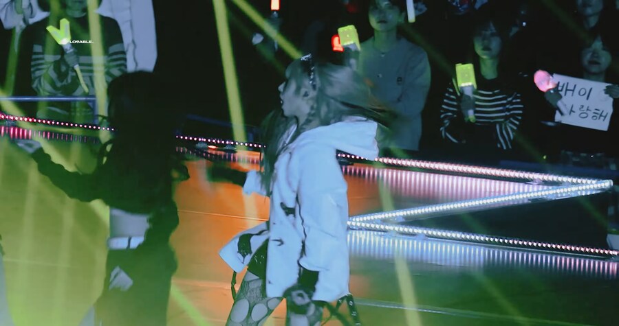 어느 아이돌의 일상과 무대 위의 모습.jpg_5.png