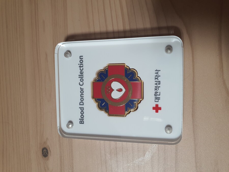 헌혈) 100회 넘게해서 금딱지 받았어_1.jpg