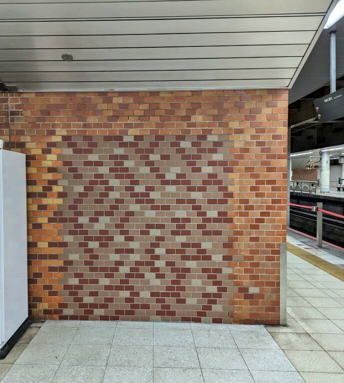 폭탄을 쓰면 숨겨진 통로가 나올것 같은 벽.jpg_1.jpg