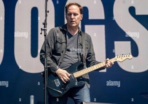 베이스가 압도적으로 유명한 밴드_4.jpg