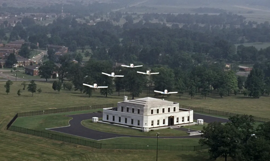 미국의 경제력을 순식간에 떨어트리는 방법_1.webp