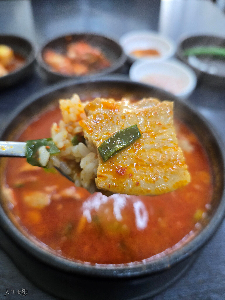 얼큰 돼지국밥, 풀(Full) 토핑 탄탄면._3.jpg