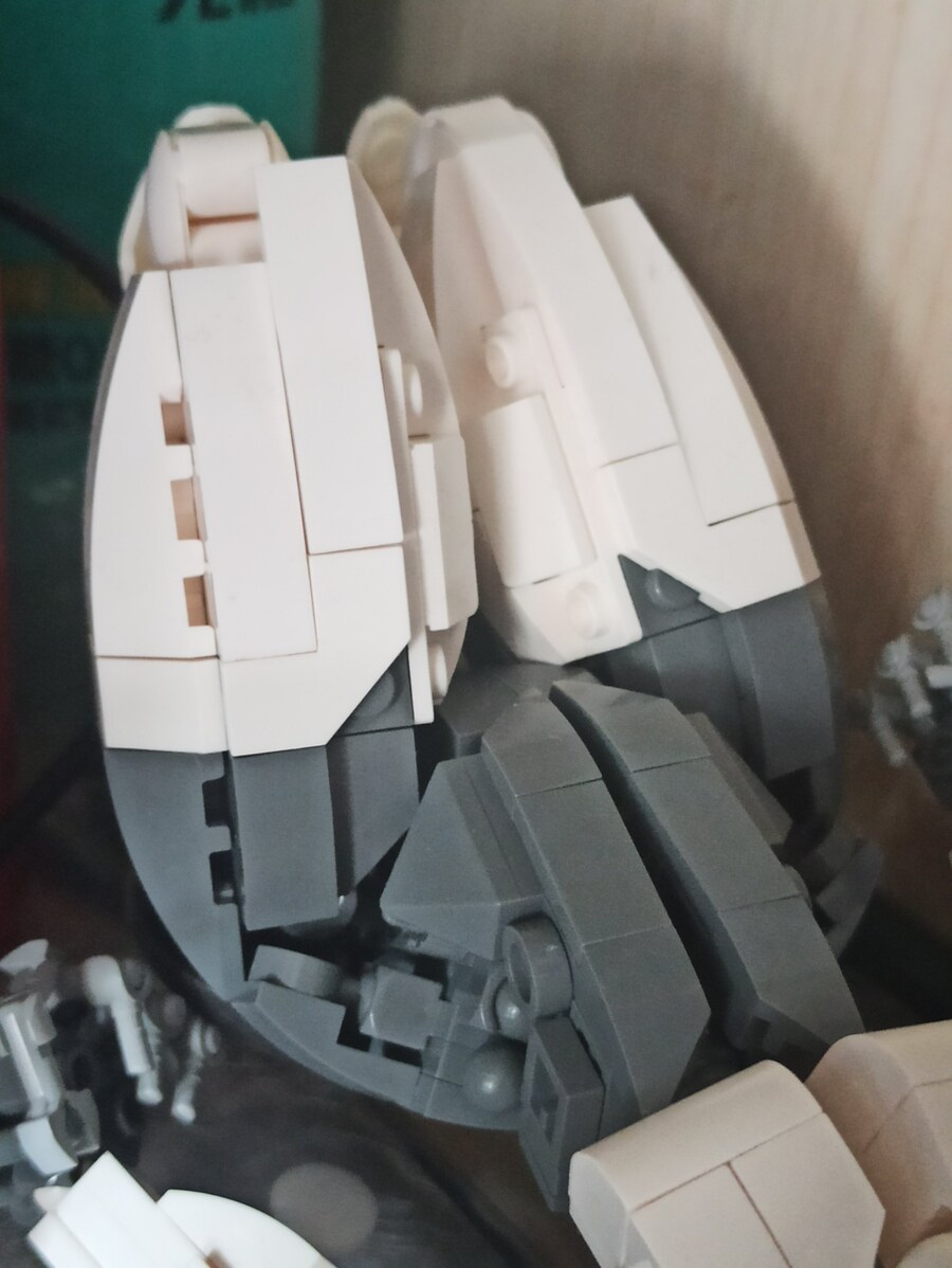 레고로 표현한 두꺼운 허벅지_1.jpg