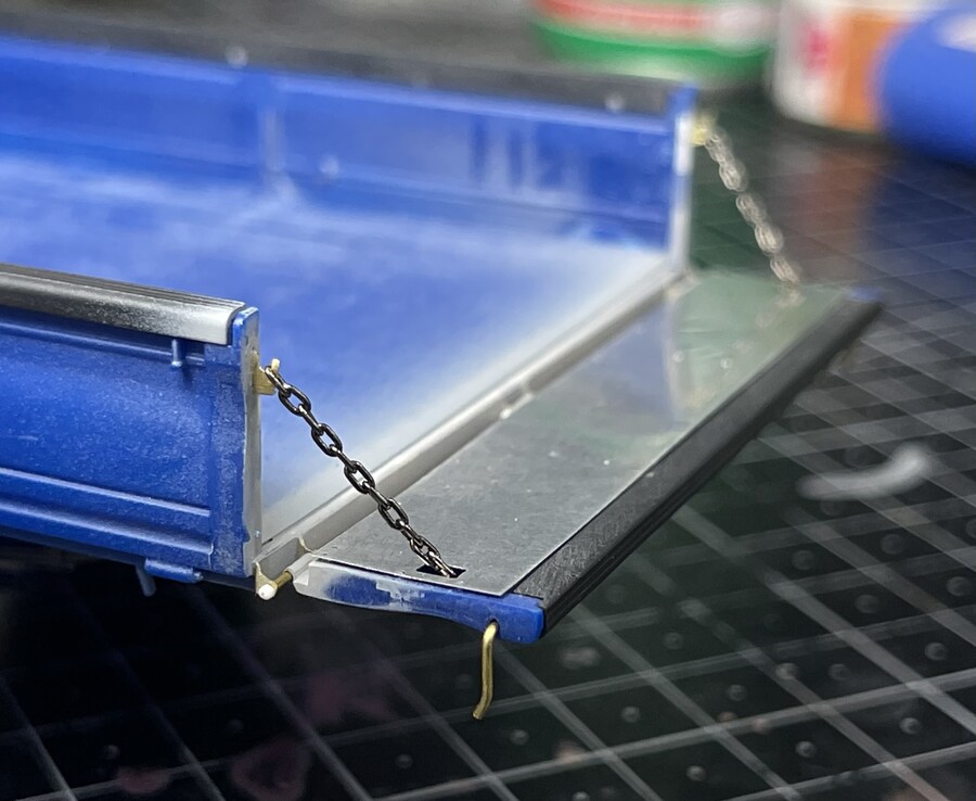 아카데미 포터2 적재함 문짝을 실물과 동일하게 가동시키다!_4.jpg