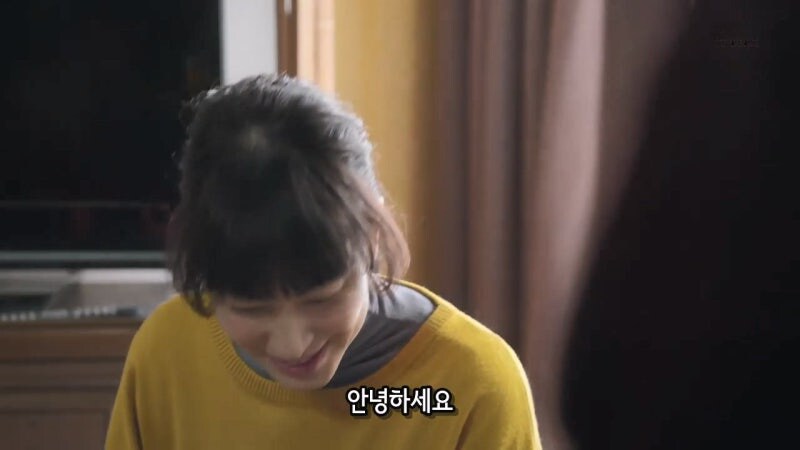 이런시간에 일도 안하고 남자들이랑 노가리 까고 있는거야 아줌마?_8.jpg