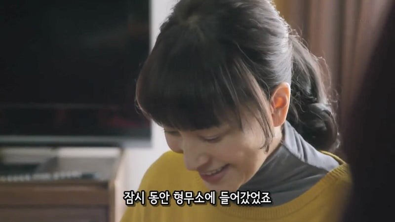 이런시간에 일도 안하고 남자들이랑 노가리 까고 있는거야 아줌마?_20.jpg