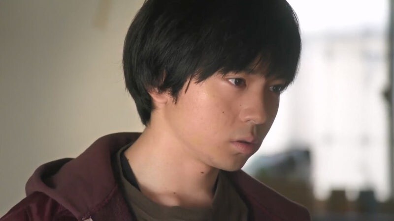 이런시간에 일도 안하고 남자들이랑 노가리 까고 있는거야 아줌마?_24.jpg