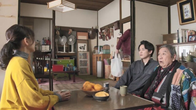 이런시간에 일도 안하고 남자들이랑 노가리 까고 있는거야 아줌마?_25.jpg