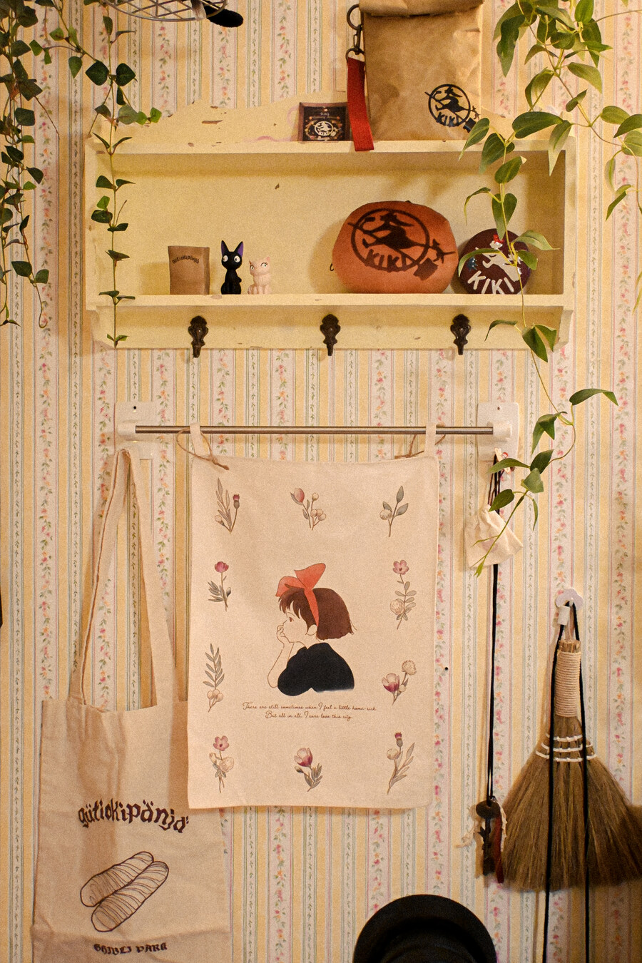 마녀배달부 키키 덕후 방_3.jpg