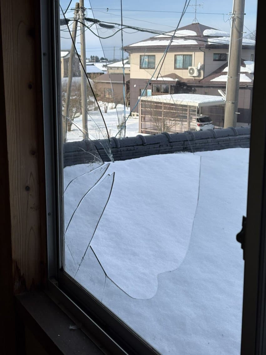 창문에 자폭드론이 꼴박한걸줄 알았다는 일본인.jpg_2.jpg