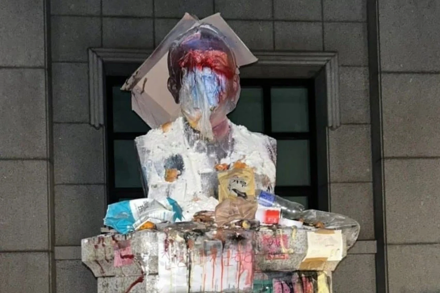 미친 변태새끼가 쏘아올린 작은 공_6.webp