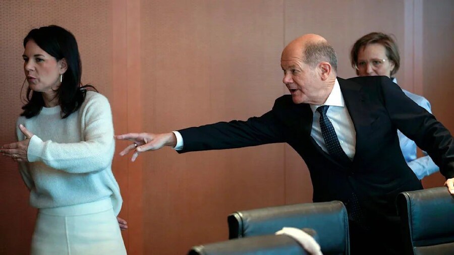 오늘 찍힌 절묘한 독일 총리 사진_1.jpg