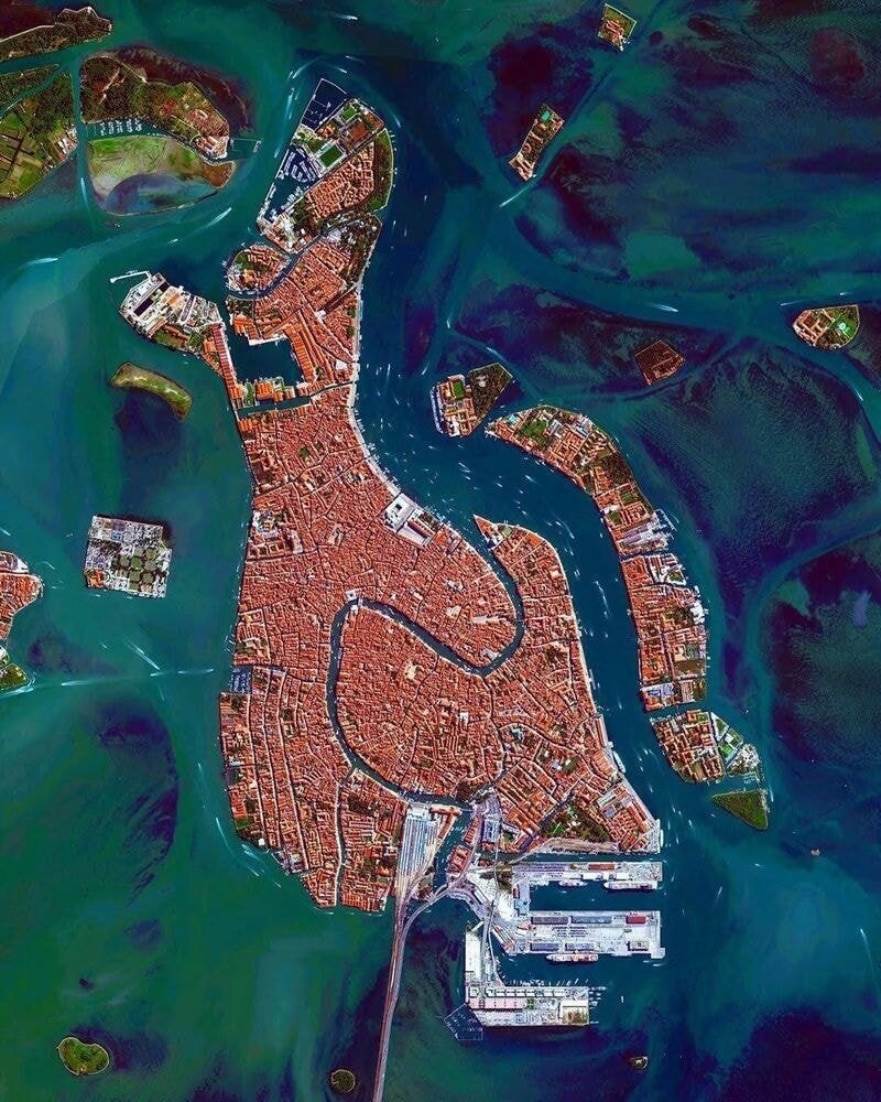 이탈리아 베니스 전체가 바이올린 처럼 생기긴 했네_1.jpg