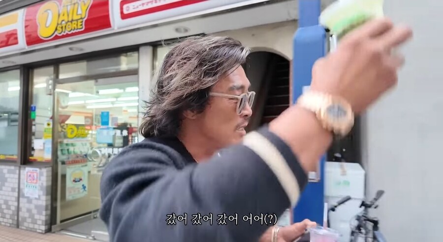 일본 편의점을 소개하는 추성훈.jpg_51.jpg