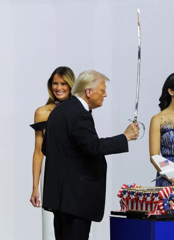 누가 트럼프 뽑으라고 칼로 협박함?_2.jpg