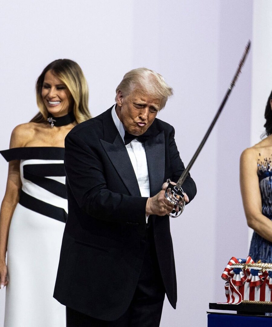 누가 트럼프 뽑으라고 칼로 협박함?_3.jpg