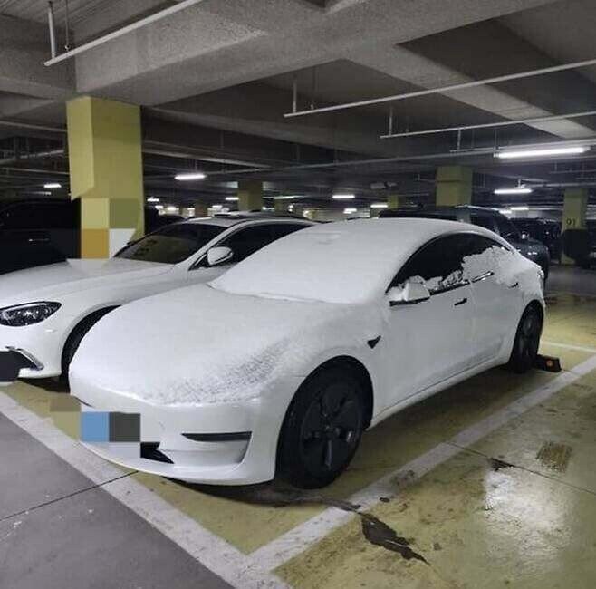 지하주차장에서 발견된 미스터리 현상_1.jpg