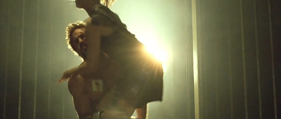 [블레이드]입방정 떨다가 쳐맞는 남자_2.jpg