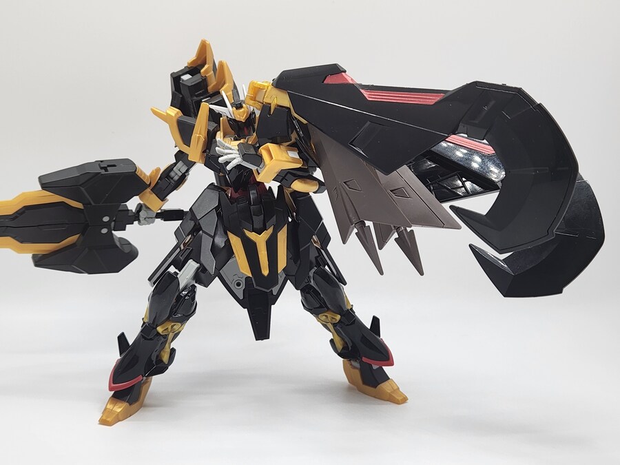 [HG]건담 슈발츠클라우에_5.jpg