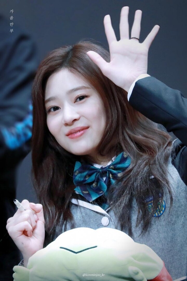한때는 김세정이 이상형이었고 지금은 김민주가 이상형임_2.jpg