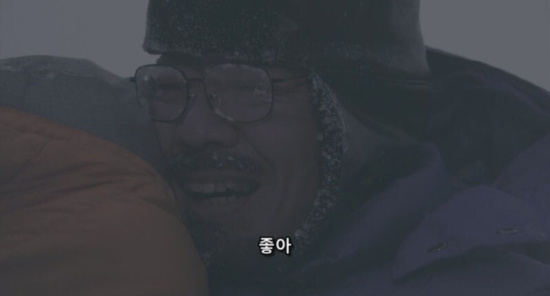 남극기지에서 도망치는 동료를 쫓는 남자들_22.jpg