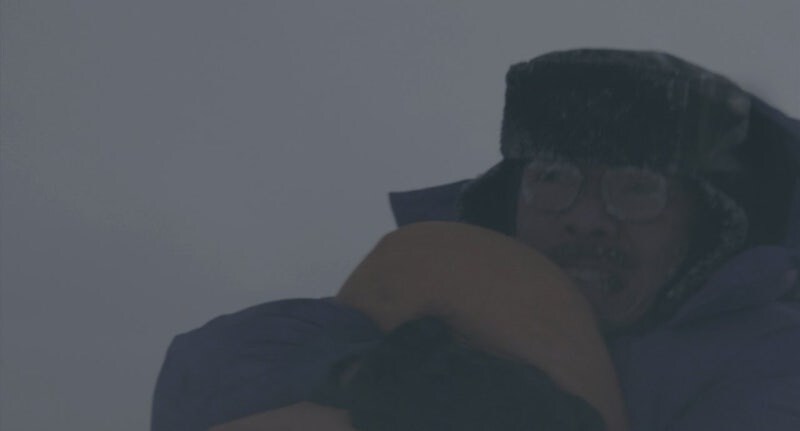 남극기지에서 도망치는 동료를 쫓는 남자들_17.jpg