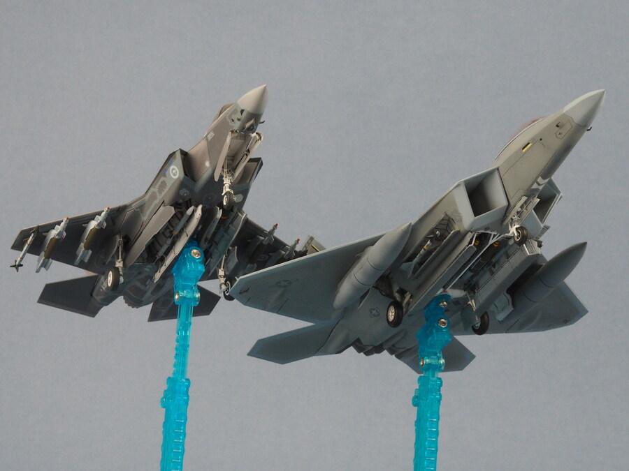 Academy 1/72 F-22_16.jpg