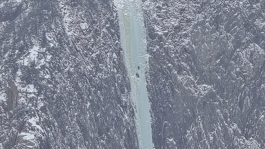 어제자 설악산 토왕성 폭포 빙벽 불법 등반_3.jpg