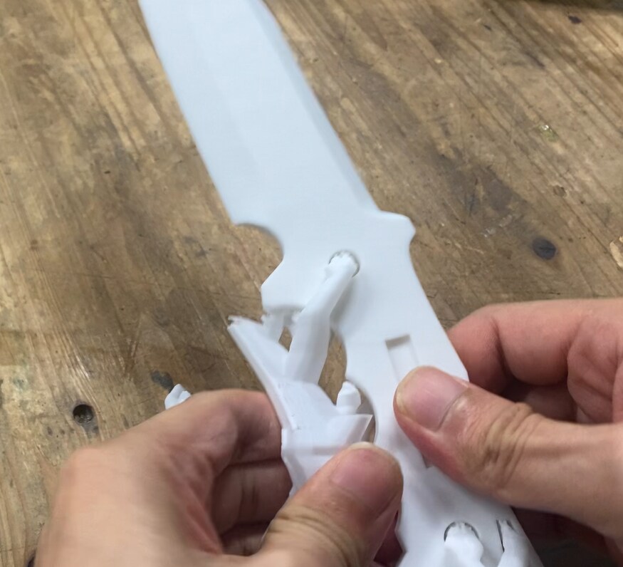 3D 프린터로 만든 발로란트 프리즘 칼_6.png