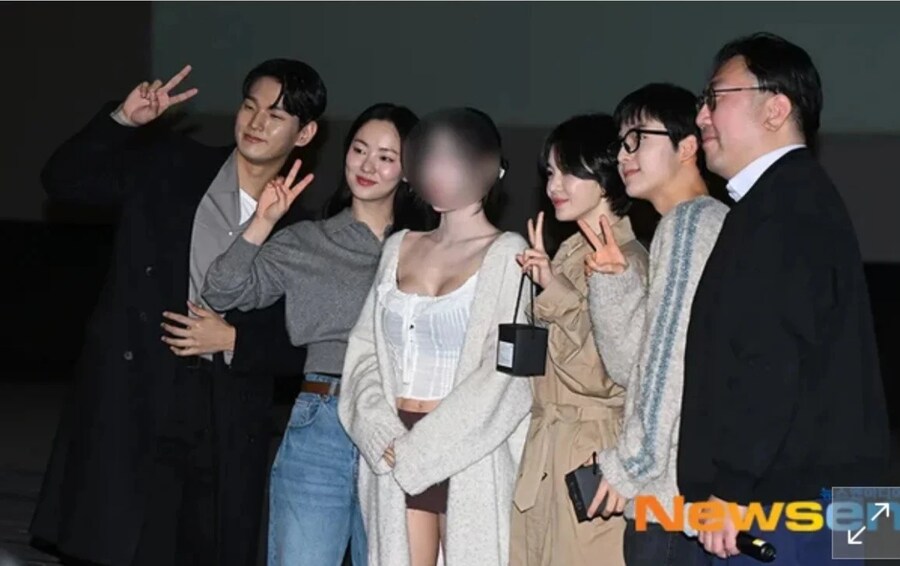 모자이크를 뚫어버린 외모의 관객_2.png