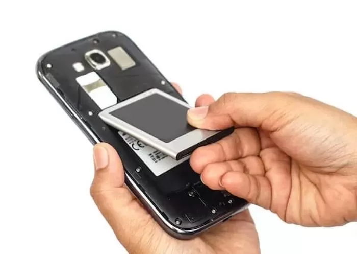 예전에 핸드폰에 배터리가 얼마 없어도 걱정 없었던 이유_1.webp