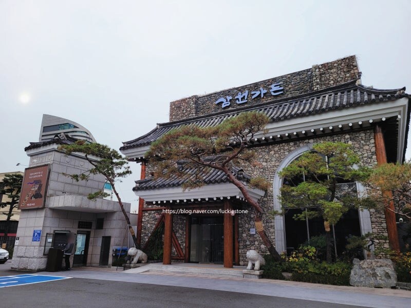 수상할 정도로 진짜 안 망하는 식당 ㄷㄷㄷ;;_1.jpg