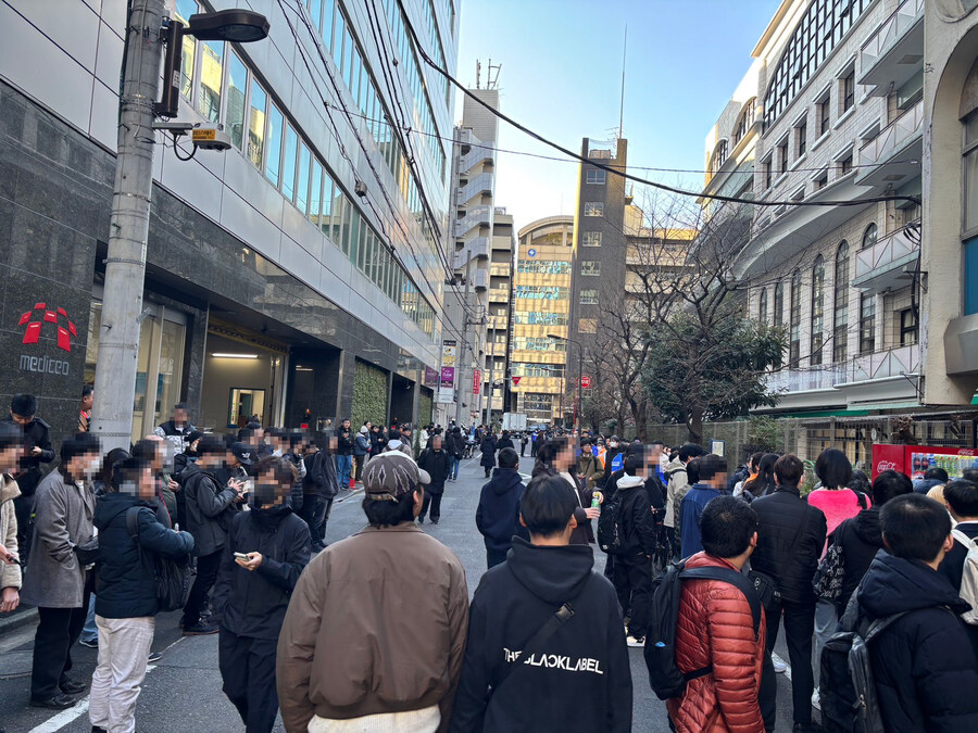 어제 일본에서 예약판매(오프라인) 한 RTX5090 근황_3.jpg