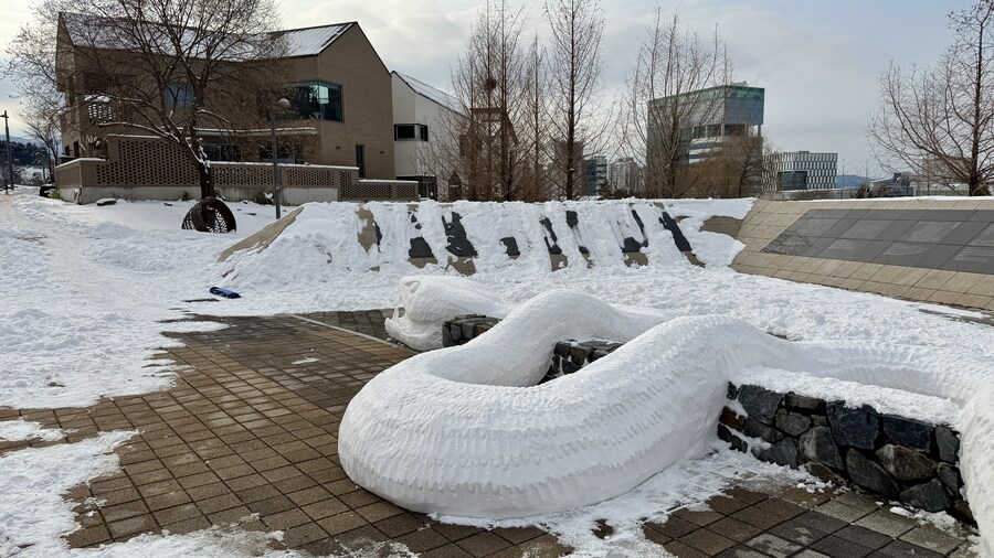 2025년 올해는 눈뱀을 빚어 보았습니다._11.jpg