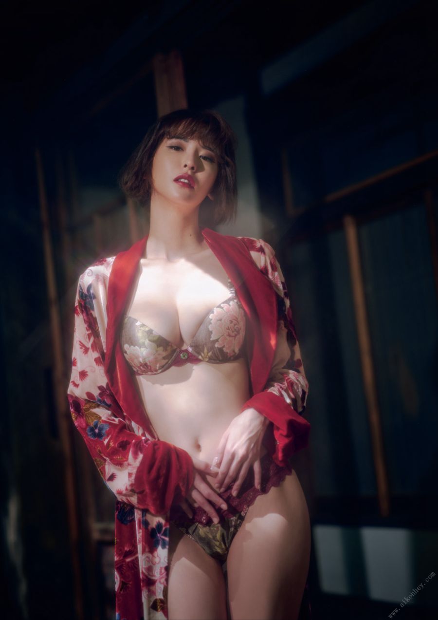 나츠키 세나 사진집 SILK of the MOON_24.png