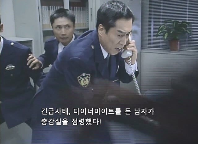 일본 경시총감 ㄹㅇ 숨 넘어가는 상황 ㅋㅋ_23.jpg