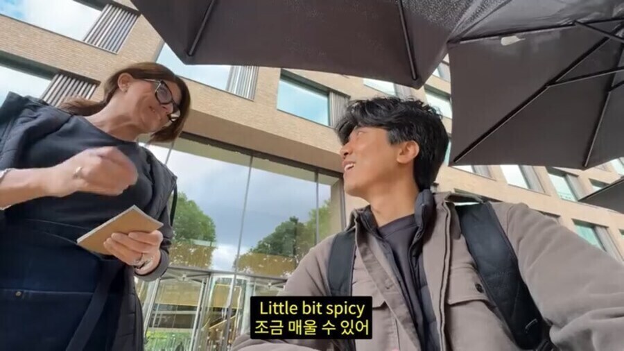 한국인 손님을 무척 부담스러워 하는 런던 햄버거집_3.jpg