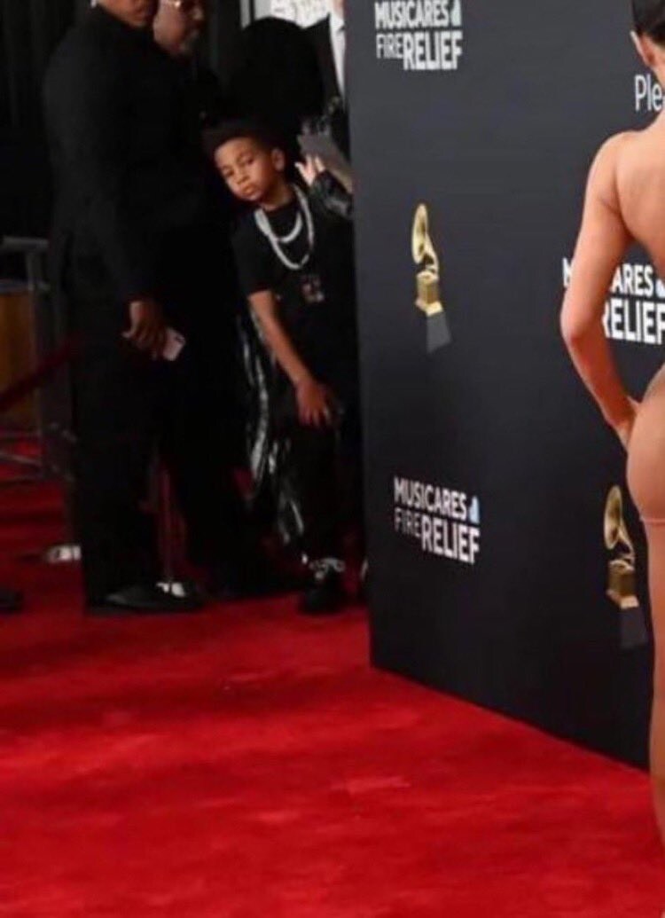 시상식에 온 꼬마아이 : 왓더 뻑 저게 뭐야 ㅅㅂ_1.jpg