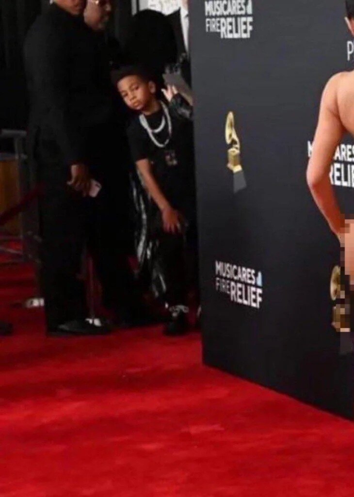 칸예) 나체드레스로 화제가 된 칸예와이프가 욕먹는 이유 세가지_1.jpg