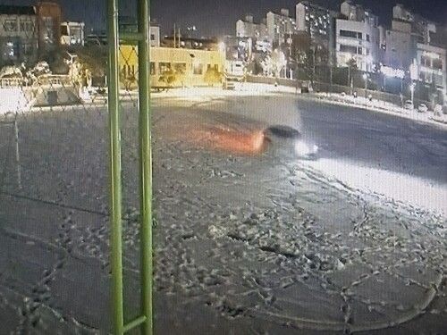 작년에 남에 학교 인조잔디위에서 드리프트하던 20대_2.jpg