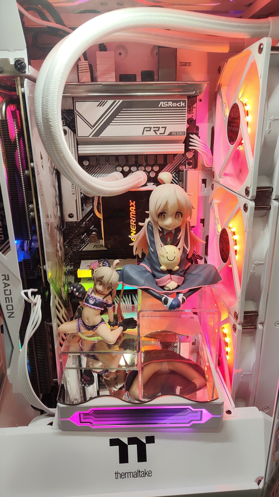 오빠는끝 마히로 피규어를 컴퓨터본체에 넣은 사람_1.jpg