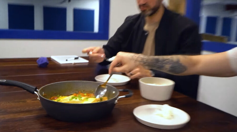 한국 음식 티어 정리 하는 미국 유튜버_19.jpg