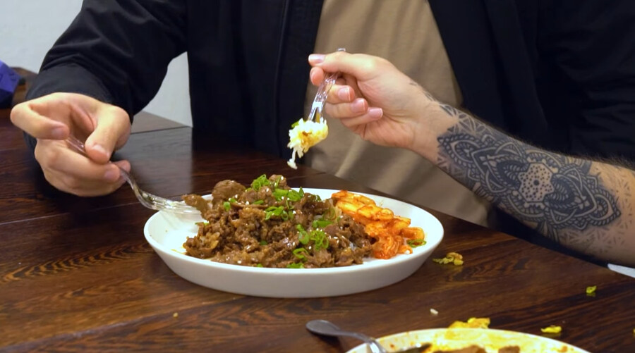 한국 음식 티어 정리 하는 미국 유튜버_83.jpg